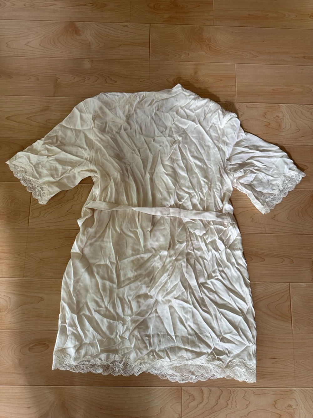Aerie Off-Duty Satin Robe in cream size medium NWT - Picture 13 of 13
